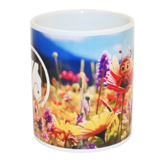 Tasse mit kindlichem Motiv einer Biene in der Blüte