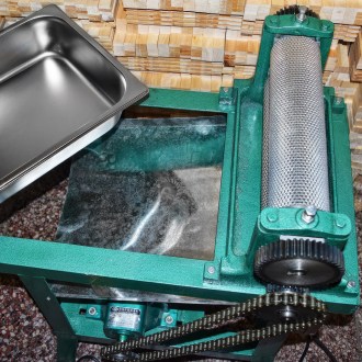 Elektrische Trennwandpresse mit Tisch