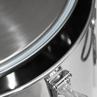 Abfüllkübel 25 kg Mellarius MaxiLine aus Edelstahl und vier Spannverschlüssen