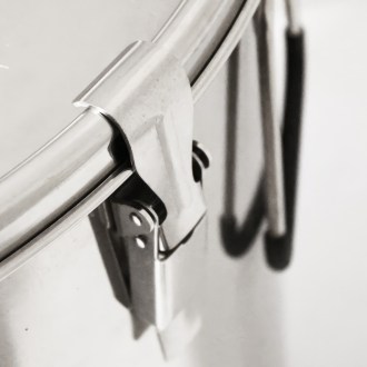 Abfüllkübel 50 kg aus Rostfrei-Quetschhahn und Spannverschlüssen Mellarius